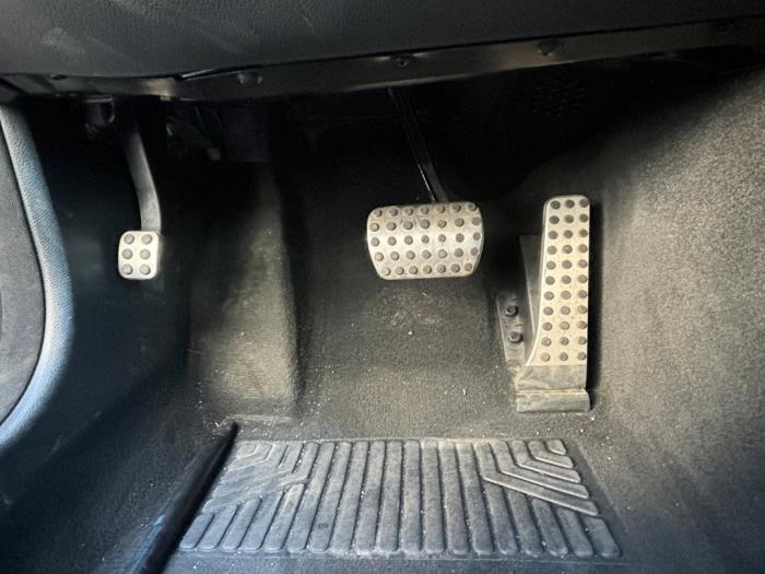 Mercedes C 1.8 C-180 CGI 16V Samochód złomowany (2011, Czarny)