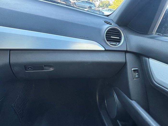 Mercedes C 1.8 C-180 CGI 16V Samochód złomowany (2011, Czarny)