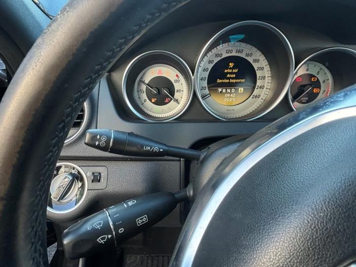 Mercedes C 1.8 C-180 CGI 16V Samochód złomowany (2011, Czarny)