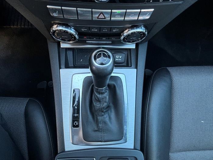 Mercedes C 1.8 C-180 CGI 16V Samochód złomowany (2011, Czarny)