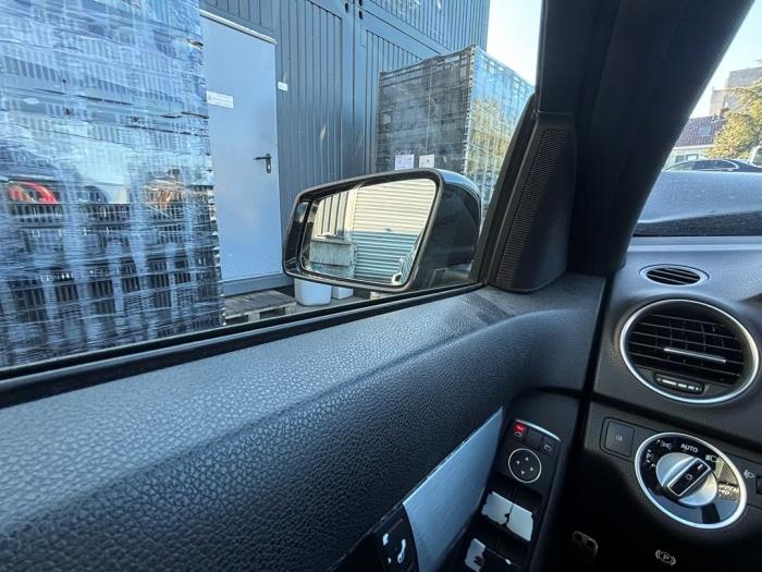 Mercedes C 1.8 C-180 CGI 16V Samochód złomowany (2011, Czarny)