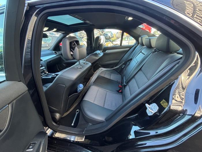 Mercedes C 1.8 C-180 CGI 16V Samochód złomowany (2011, Czarny)