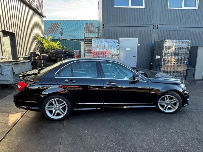 Mercedes C 1.8 C-180 CGI 16V Samochód złomowany (2011, Czarny)