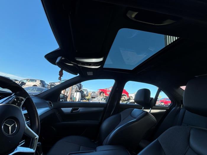 Mercedes C 1.8 C-180 CGI 16V Samochód złomowany (2011, Czarny)