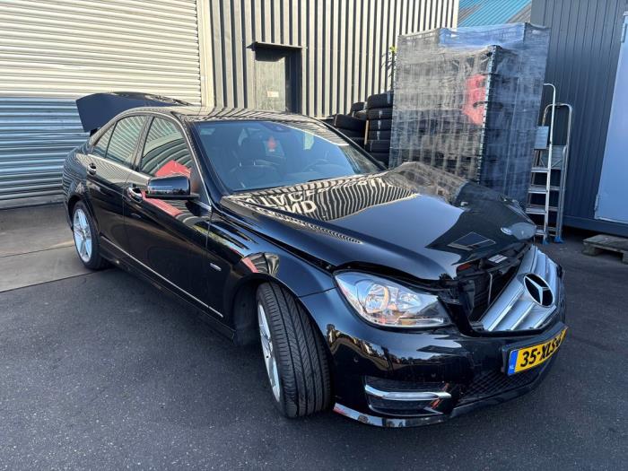 Mercedes C 1.8 C-180 CGI 16V Samochód złomowany (2011, Czarny)