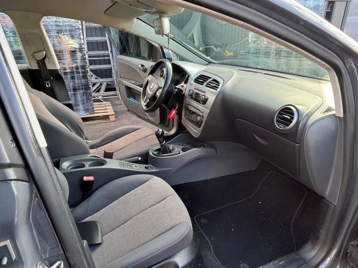 Seat Leon 1.4 TSI 16V Skrotfordon (2010, GRIJS)