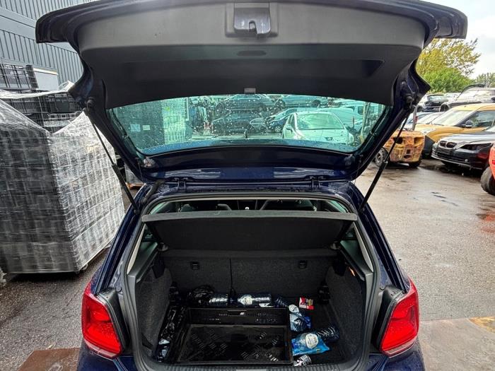 Volkswagen Polo V 1.2 TDI 12V BlueMotion Samochód złomowany (2011, Niebieski)