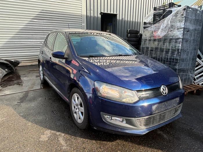 Volkswagen Polo V 1.2 TDI 12V BlueMotion Samochód złomowany (2011, Niebieski)