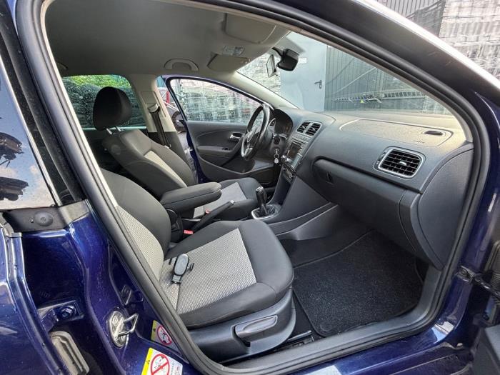 Volkswagen Polo V 1.2 TDI 12V BlueMotion Samochód złomowany (2011, Niebieski)