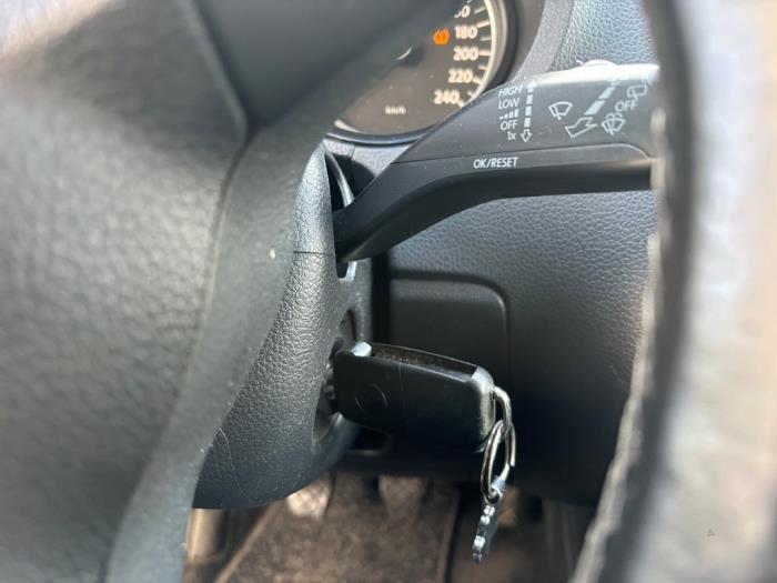 Volkswagen Polo V 1.2 TDI 12V BlueMotion Samochód złomowany (2011, Niebieski)