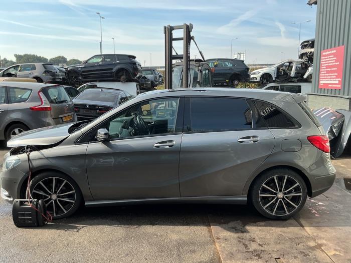 Mercedes B 1.8 B-180 CDI BlueEFFICIENCY 16V Épave (2013, Gris, Gris souris)