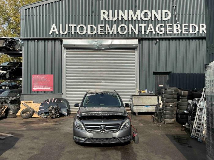Mercedes B 1.8 B-180 CDI BlueEFFICIENCY 16V Épave (2013, Gris, Gris souris)