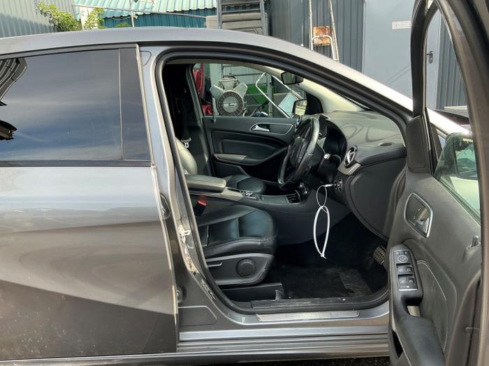 Mercedes B 1.8 B-180 CDI BlueEFFICIENCY 16V Épave (2013, Gris, Gris souris)