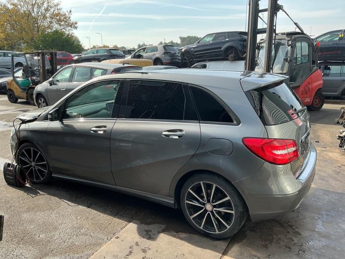 Mercedes B 1.8 B-180 CDI BlueEFFICIENCY 16V Épave (2013, Gris, Gris souris)