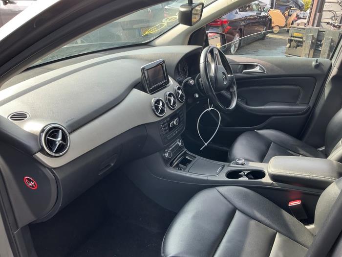 Mercedes B 1.8 B-180 CDI BlueEFFICIENCY 16V Épave (2013, Gris, Gris souris)