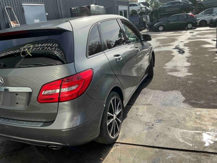 Mercedes B 1.8 B-180 CDI BlueEFFICIENCY 16V Épave (2013, Gris, Gris souris)