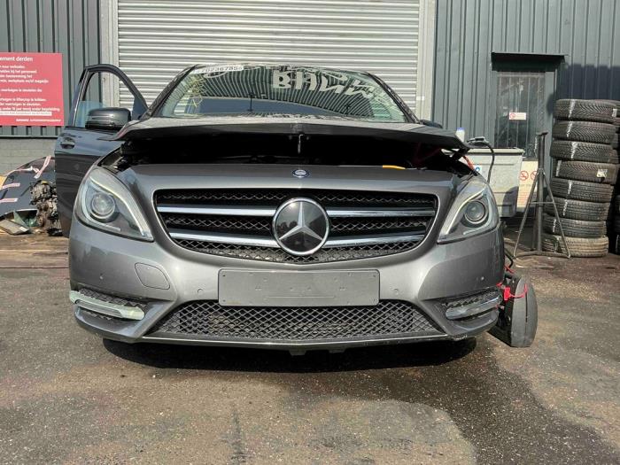 Mercedes B 1.8 B-180 CDI BlueEFFICIENCY 16V Épave (2013, Gris, Gris souris)
