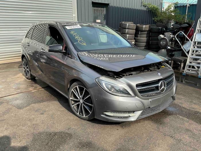 Mercedes B 1.8 B-180 CDI BlueEFFICIENCY 16V Épave (2013, Gris, Gris souris)