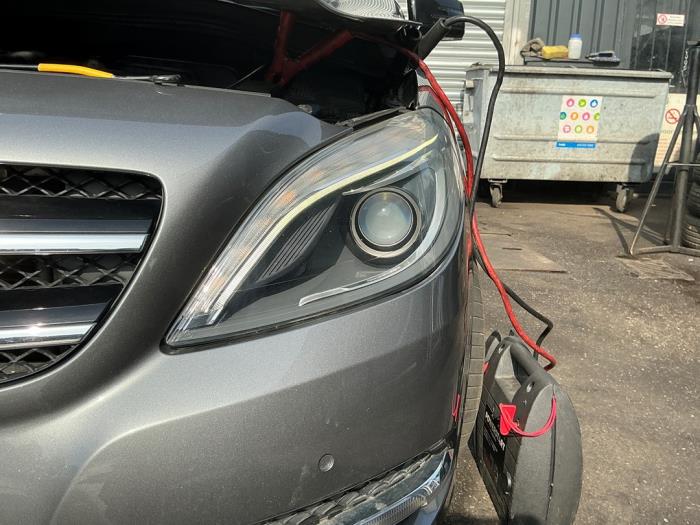 Mercedes B 1.8 B-180 CDI BlueEFFICIENCY 16V Épave (2013, Gris, Gris souris)