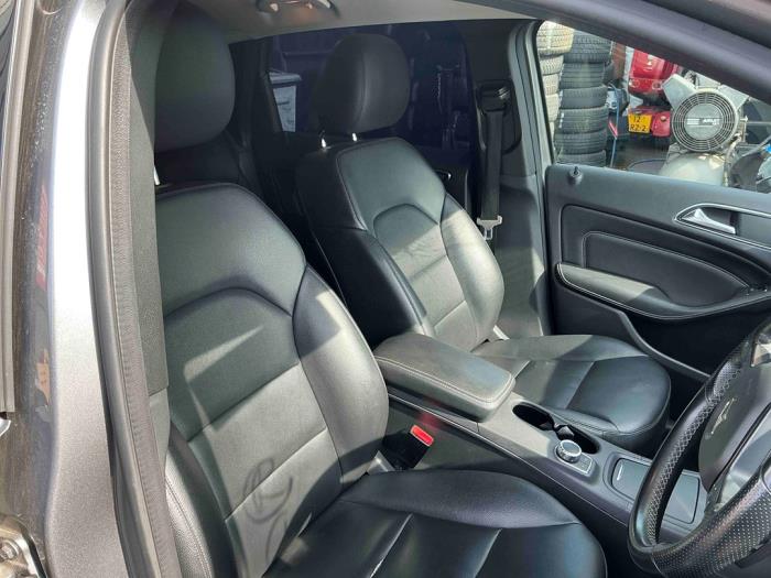 Mercedes B 1.8 B-180 CDI BlueEFFICIENCY 16V Épave (2013, Gris, Gris souris)