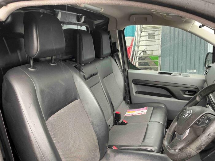 Toyota ProAce 1.6 D-4D 115 16V Sloopvoertuig (2018, Donker, Zilvergrijs)