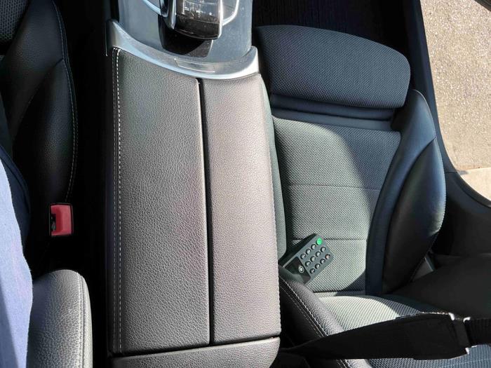 Mercedes C Estate C-180 1.6 16V BlueEfficiency Samochód złomowany (2017, Metalik, Czarny)