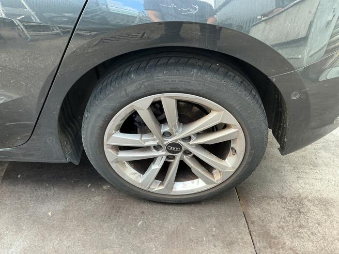 Audi A3 Sportback 1.0 30 TFSI 12V Vehículo de desguace (2021, Oscuro, Metálico, Gris plateado, Gris ratón)