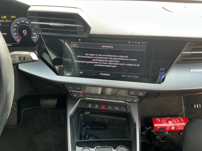 Audi A3 Sportback 1.0 30 TFSI 12V Vehículo de desguace (2021, Oscuro, Metálico, Gris plateado, Gris ratón)