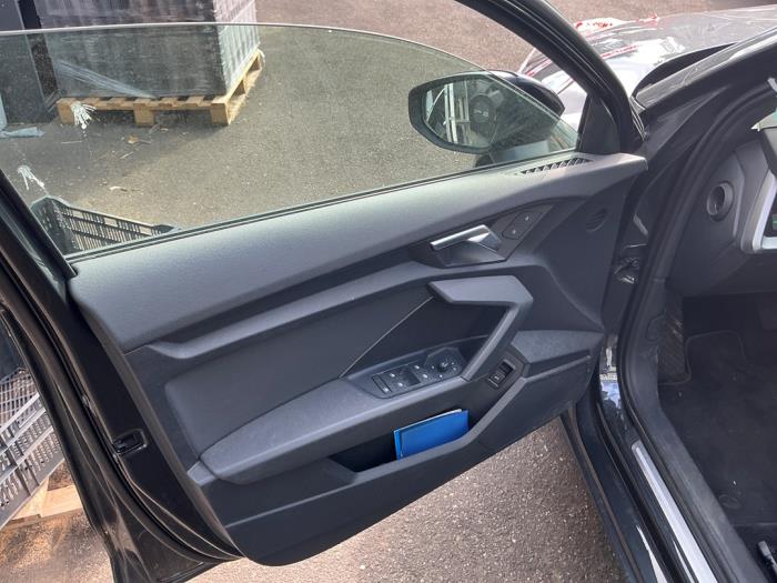 Audi A3 Sportback 1.0 30 TFSI 12V Vehículo de desguace (2021, Oscuro, Metálico, Gris plateado, Gris ratón)