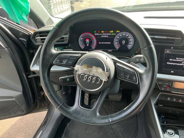 Audi A3 Sportback 1.0 30 TFSI 12V Vehículo de desguace (2021, Oscuro, Metálico, Gris plateado, Gris ratón)