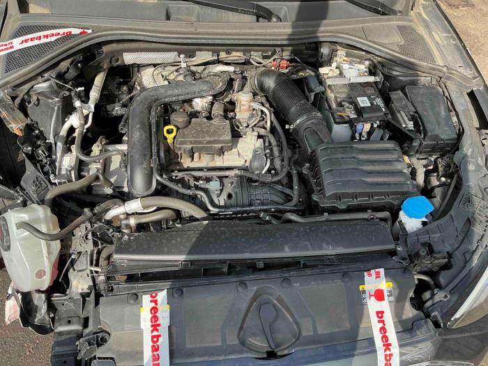 Audi A3 Sportback 1.0 30 TFSI 12V Vehículo de desguace (2021, Oscuro, Metálico, Gris plateado, Gris ratón)