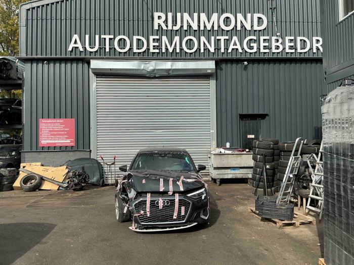 Audi A3 Sportback 1.0 30 TFSI 12V Vehículo de desguace (2021, Oscuro, Metálico, Gris plateado, Gris ratón)