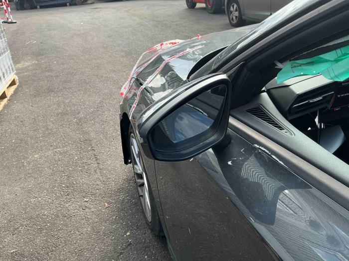 Audi A3 Sportback 1.0 30 TFSI 12V Vehículo de desguace (2021, Oscuro, Metálico, Gris plateado, Gris ratón)