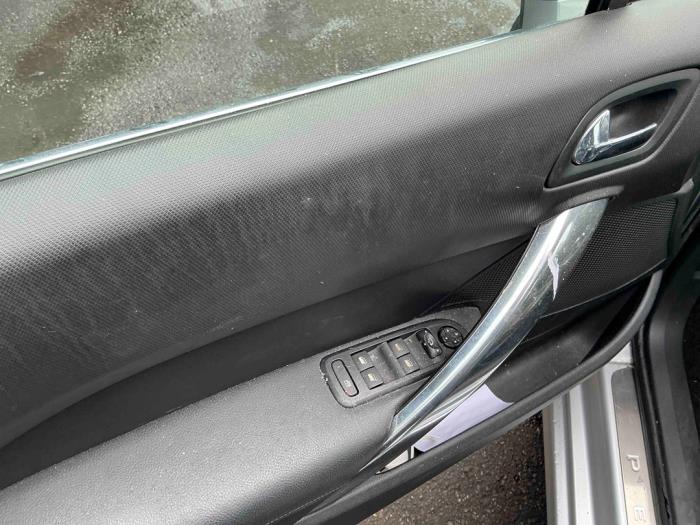 Peugeot 308 CC 1.6 16V THP 150 Sloopvoertuig (2009, Zilvergrijs, Grijs)