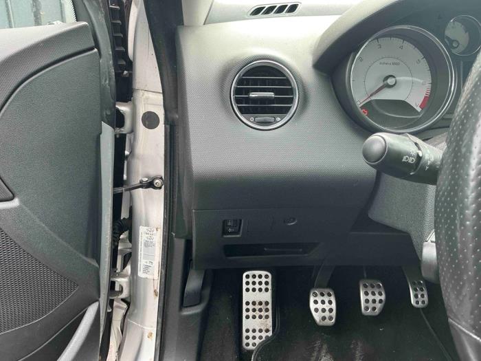 Peugeot 308 CC 1.6 16V THP 150 Sloopvoertuig (2009, Zilvergrijs, Grijs)