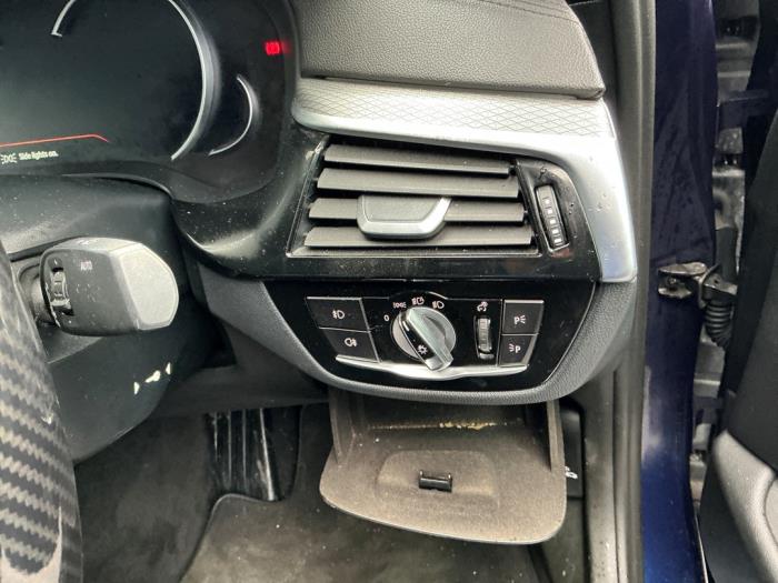 BMW 5 serie 530d 3.0 TwinPower Turbo 24V Sloopvoertuig (2018, Donker, Blauw)