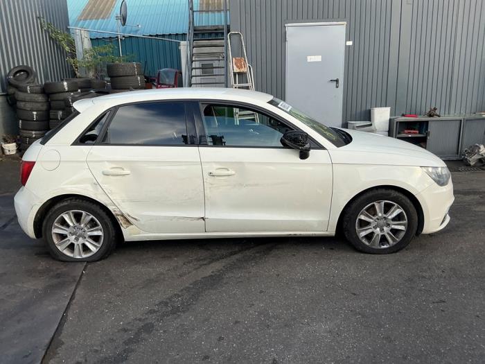 Audi A1 Sportback 1.6 TDI 16V Skrotfordon (2013, WIT)