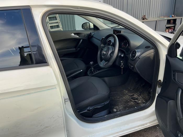 Audi A1 Sportback 1.6 TDI 16V Skrotfordon (2013, WIT)