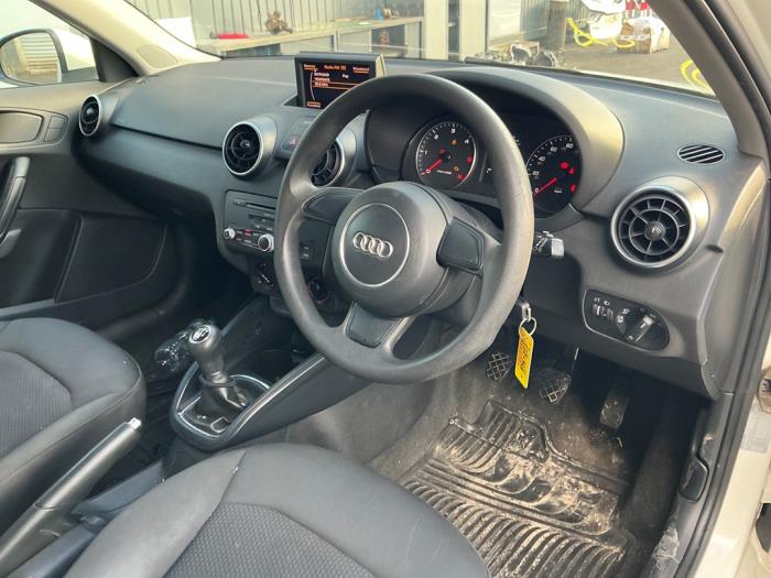 Audi A1 Sportback 1.6 TDI 16V Skrotfordon (2013, WIT)