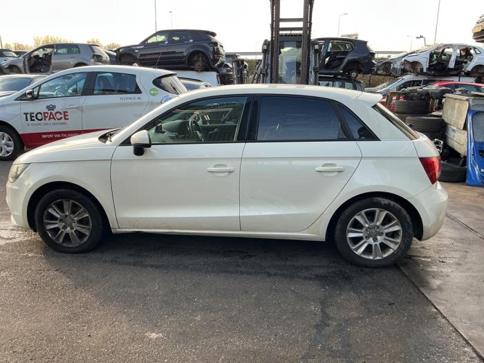 Audi A1 Sportback 1.6 TDI 16V Skrotfordon (2013, WIT)