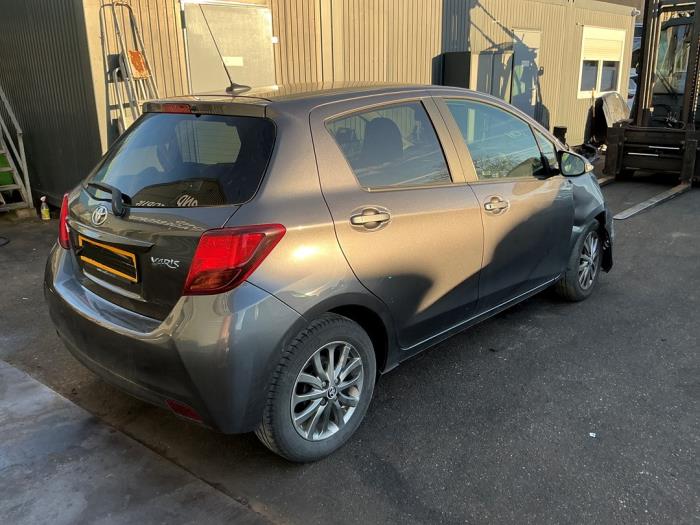 Toyota Yaris III 1.33 16V Dual VVT-I Sloopvoertuig (2016, Grijs, Muisgrijs)