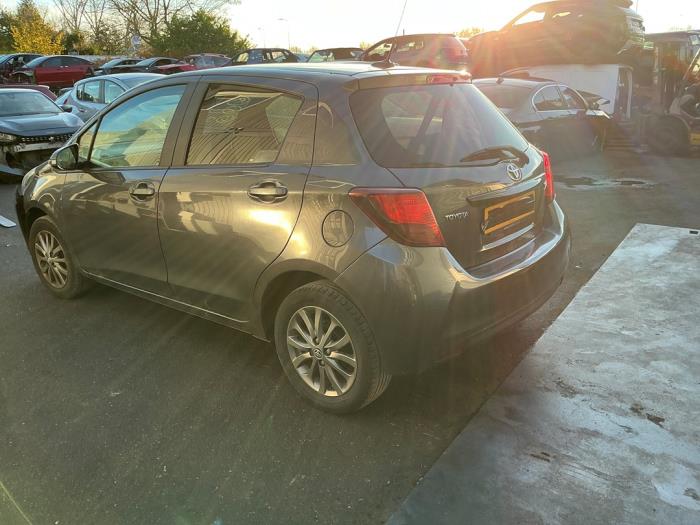 Toyota Yaris III 1.33 16V Dual VVT-I Sloopvoertuig (2016, Grijs, Muisgrijs)