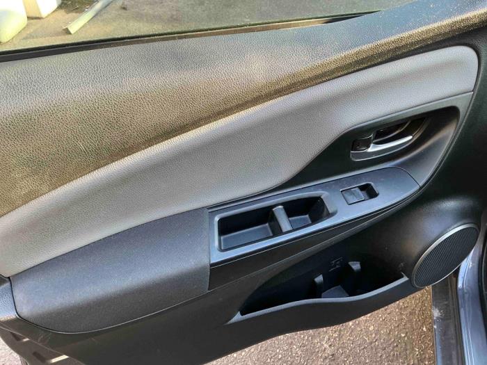 Toyota Yaris III 1.33 16V Dual VVT-I Sloopvoertuig (2016, Grijs, Muisgrijs)