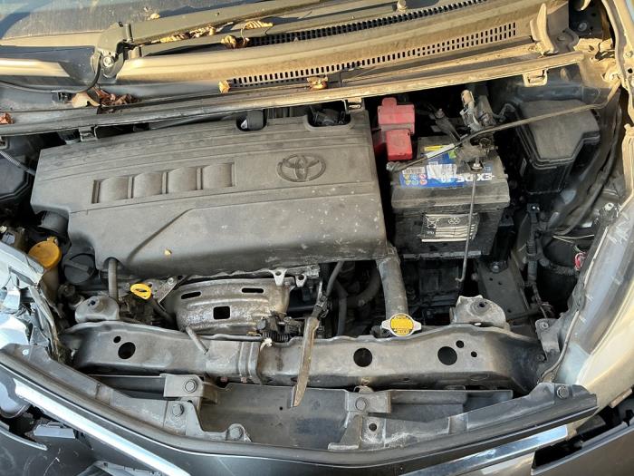 Toyota Yaris III 1.33 16V Dual VVT-I Sloopvoertuig (2016, Grijs, Muisgrijs)