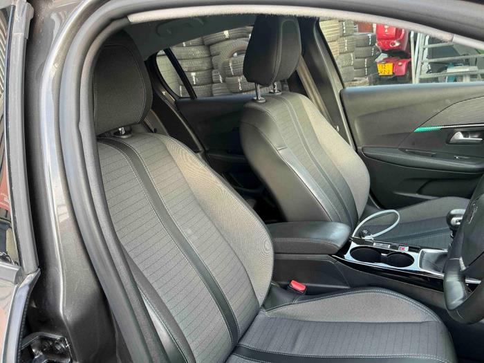 Peugeot 208 II 1.2 Vti 12V PureTech 100 Sloopvoertuig (2020, Donker, Zilvergrijs, Muisgrijs)