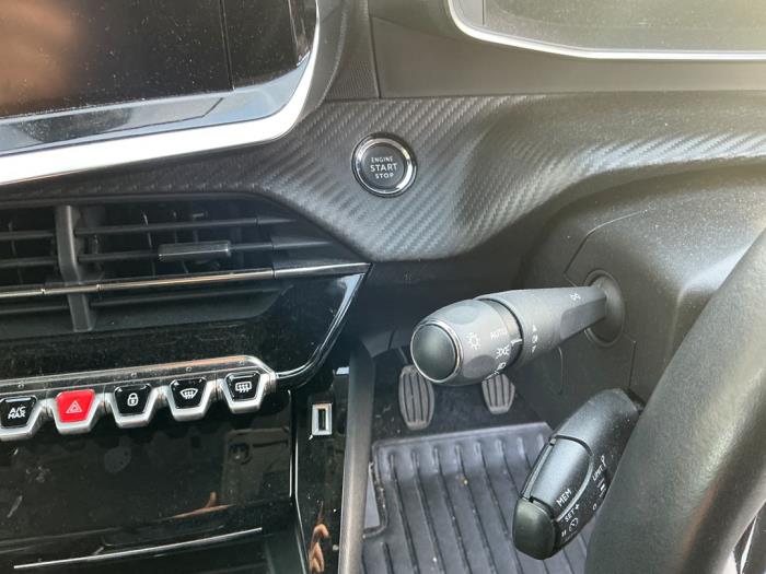 Peugeot 208 II 1.2 Vti 12V PureTech 100 Sloopvoertuig (2020, Donker, Zilvergrijs, Muisgrijs)