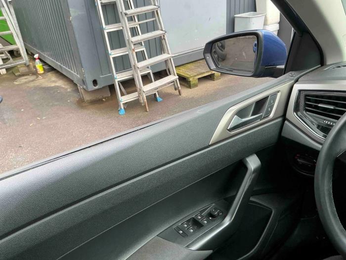 Volkswagen Polo VI 1.0 TSI 12V Sloopvoertuig (2021, Donker, Blauw)