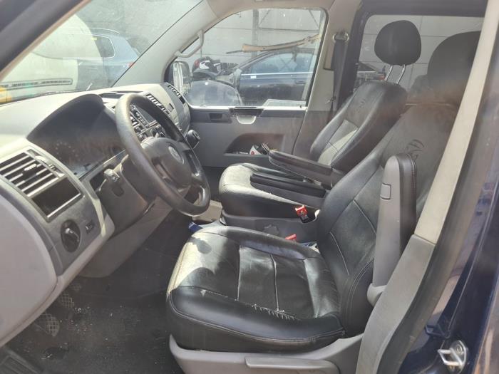 Volkswagen Transporter T5 2.5 TDi 4Motion Skrotfordon (2008, BLAUW)