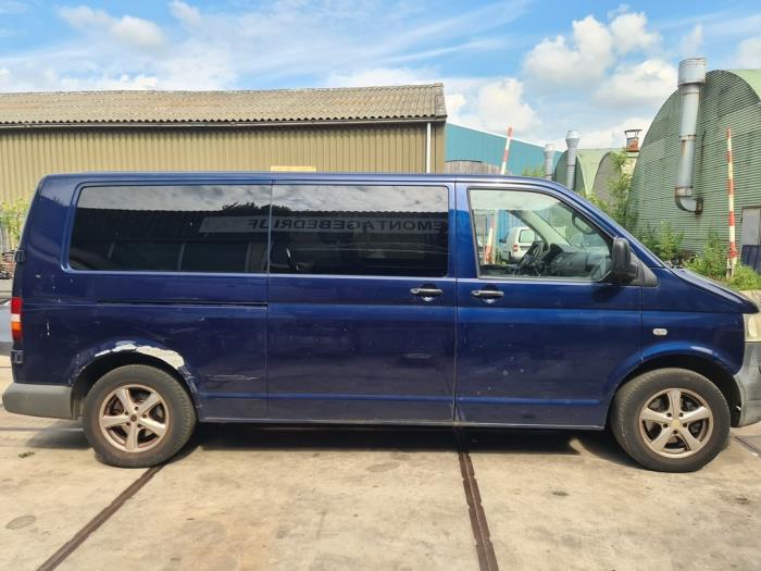 Volkswagen Transporter T5 2.5 TDi 4Motion Skrotfordon (2008, BLAUW)