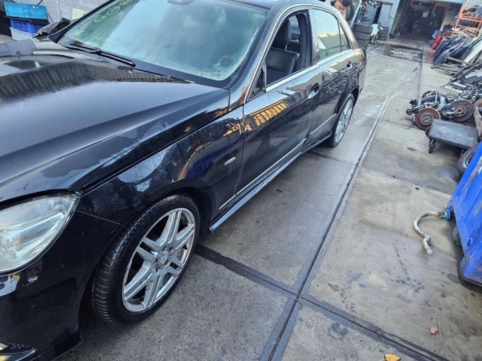 Mercedes E E-250 CDI 16V BlueEfficiency,BlueTec Samochód złomowany (2012, Metalik, Czarny)